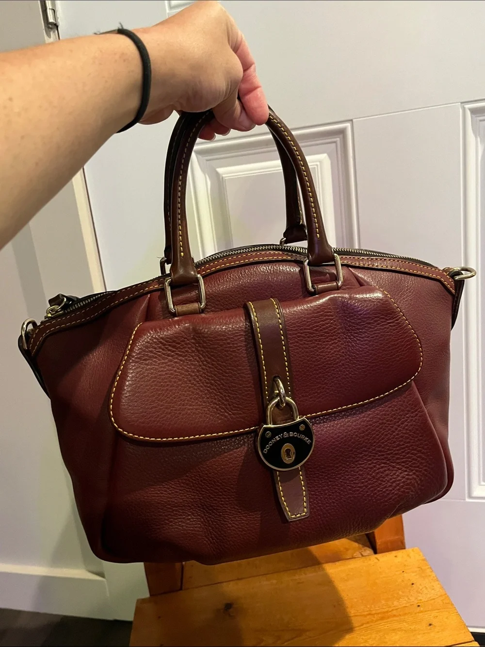 🍓TRADED🍓DOONEY & BOURKE Dark Red Samba Satchel w/ Dooney Lock